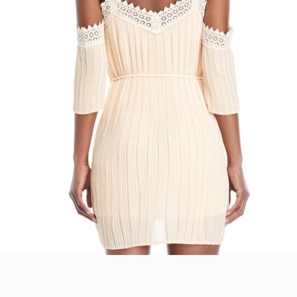 Romeo Juliet pleated Cold Shoulder Lace Trim Dress - Picture 6 of 13